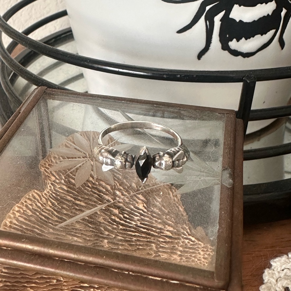 Alex Streeter Onyx Bees and Honey ring 10.5